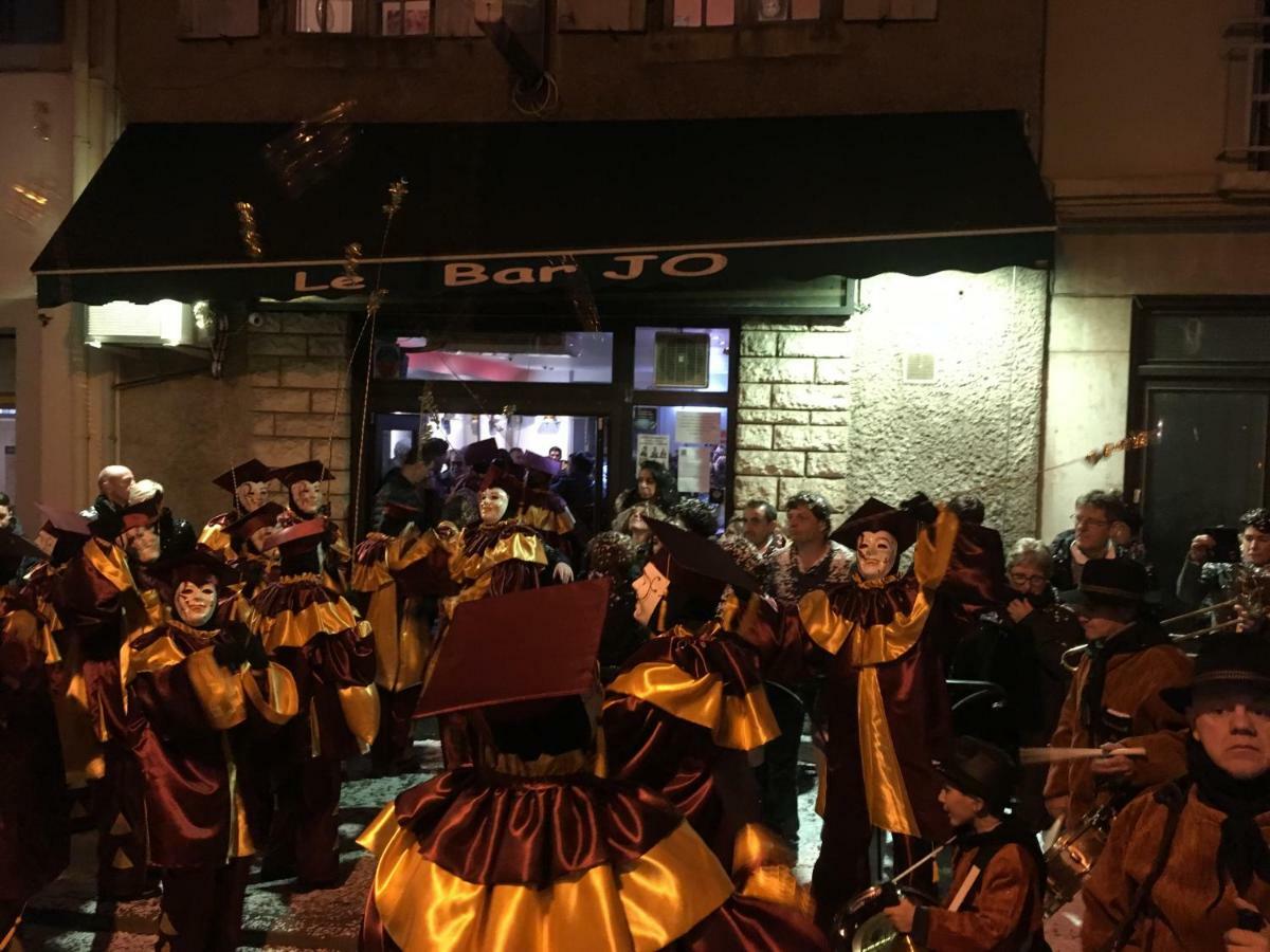 Вилла Entre L'Eglise Et La Place Кийан Экстерьер фото